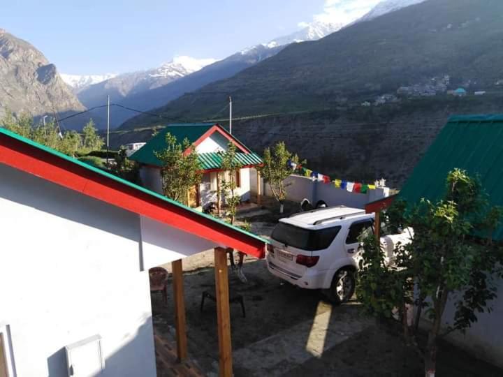 Bed and Breakfast Flying Monk Huts & Restaurant Kyelang Екстер'єр фото