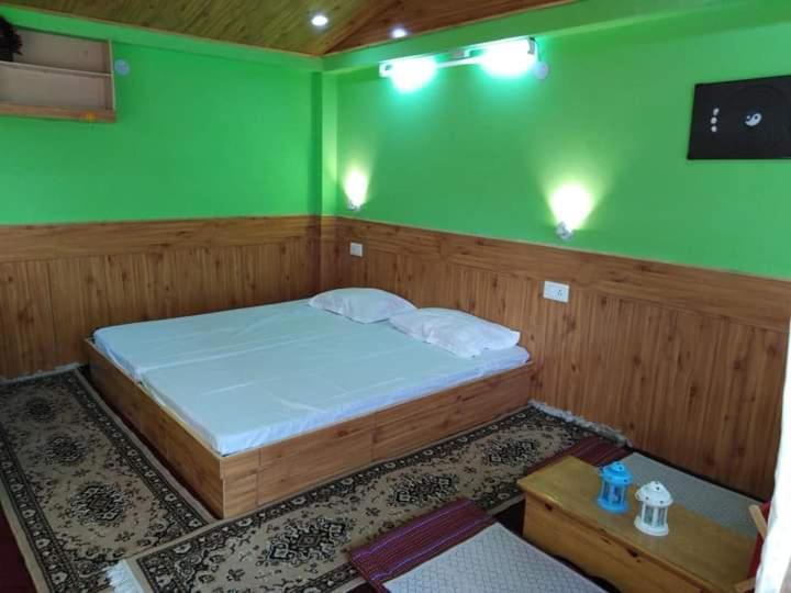 Bed and Breakfast Flying Monk Huts & Restaurant Kyelang Екстер'єр фото